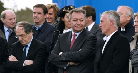 Noël Le Graët, le secrétaire d'Etat en charge des Sports, Thierry Braillard, et Didier Deschamps, le 8 avril 2016 à Clairefontaine 