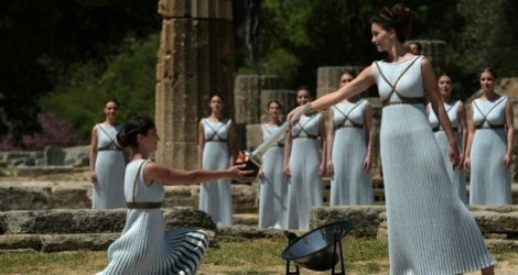 Cérémonie de l'allumage de la flamme olympique au Temple d'Hera à Olympie, le 21 avril 2016 