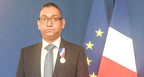 Le gouvernement français a décerné la médaille de la sécurité intérieure à Salim Toorabally.