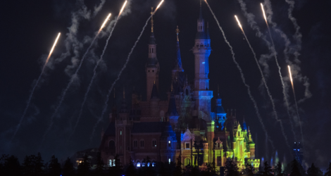 Le complexe, qui a coûté 5,5 milliards de dollars, abrite le plus grand château Disney du monde.