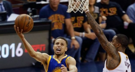 La star de Golden State Stephen Curry contre Cleveland, lors du match 6 de la finale NBA, le 16 juin 2016 à Cleveland 