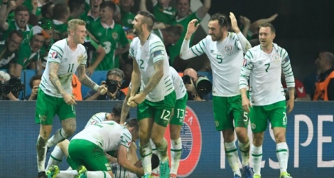 La joie des joueurs irlandais après le but de Robbie Brady contre l'Italie lors de l'Euro, le 22 juin 2016 à Lille.