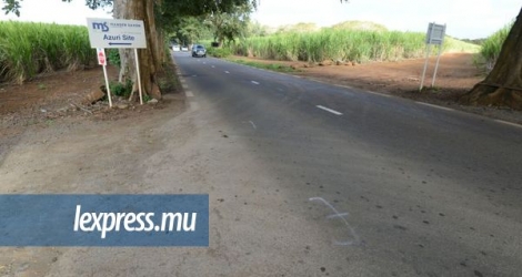 Le lieu de l'accident à Roches-Noires où une moto a violemment percuté un quinquagénaire, samedi 23 juillet. 