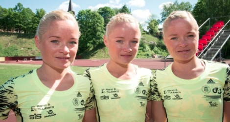 Les triplées estoniennes Leila, Liina et Lily Luik (de g à d) posent à Tartu en Estonie.