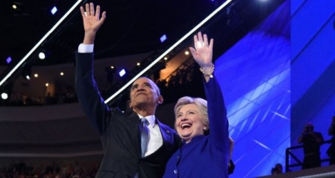 Le président américain Barack Obama et la candidate démocrate à la Maison Blanche Hillaru Clinton le 27 juillet 2016 à Philadelphie, aux Etats-Unis