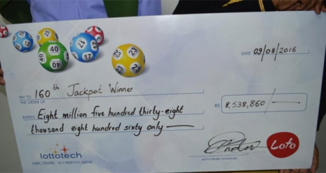 L’un des trois gagnants du dernier jackpot du Loto est allé récupérer son chèque, le mardi 9 août.