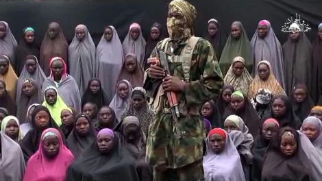 Capture réalisée le 14 août 2016 d'une vidéo diffusée sur Youtube et attribuée à Boko Haram montrant celles que le groupe islamiste affirme être les lycéennes kidnappées à Chibok au Nigeria en avril 2014.