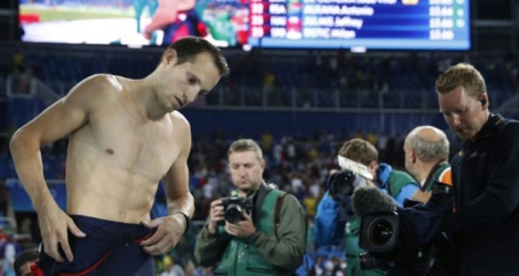 L'immense déception de Renaud Lavillenie, médaillé d'argent à la perche olympique à Rio, le 15 août 2016.