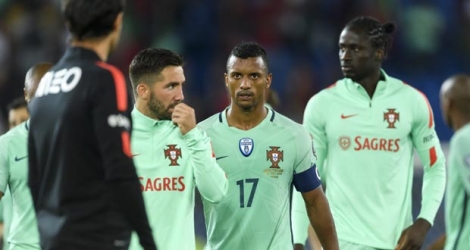 Le Portugal, sacré champion d'Europe en juillet en France, est rapidement retombé de son piédestal, battu (2-0) mardi à Bâle par la Suisse.
