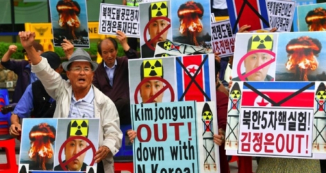 Des militants sud-coréens manifestent contre le leader nord-coréen Kim Jong-Un et condamne le 5e essai nucléaire de Pyongyang, le 10 septembre 2016 à Séoul.