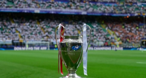 Le trophée de la Ligue des champions avant la finale le 28 mai 2016 à San Siro entre le Real-Madrid et l'Atletico.