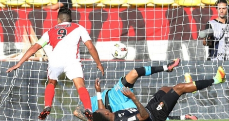 L'attaquant colombien Radamel Falcao inscrit un but contre Rennes, le 17 septembre 2016 à Louis-II.