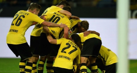 Les joueurs du Borussia Dortmund célèbrent l'ouverture du score par Pierre-Emerick Aubameyang, le 23 septem,bre 2016 face à Fribourg.