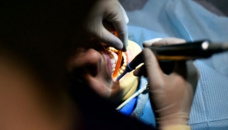Deux cents millions d'euros seront consacrés à de meilleurs remboursements des soins dentaires dans le budget de la Sécurité sociale de 2017, a annoncé dimanche la ministre de la Santé Marisol Touraine