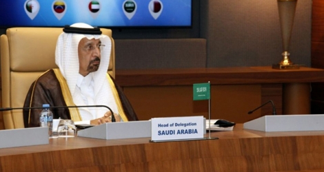 Le ministre saoudien de l'Energie, Khaled al-Faleh arrive pour une réunion des membres de l'OPEP à Alger.