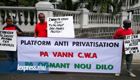 Les membres de la plateforme Kont Privatisasyon Delo a manifesté dans les rues de Port-Louis, vendredi 14 octobre. 