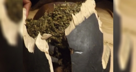 415 grammes de cannabis et 55 grammes de haschisch ont été retrouvés dans un djembé à l’aéroport de Plaisance, jeudi 20 octobre.