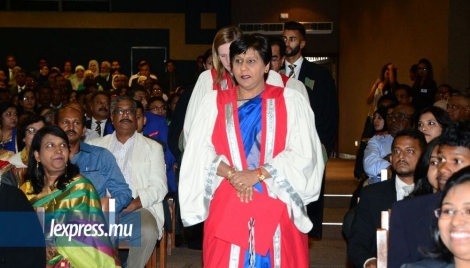 La ministre Leela-Devi Dookun Luchoomun, lors de la cérémonie de remise de diplômes au Mahatma Gandhi Institute ce lundi 24 octobre. 