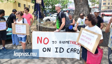 Une manifestation avait été organisée le 1er novembre 2014, à Port-Louis,  pour contester la carte d’identité biométrique.