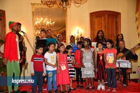 Moment de joie pour une centaine d’enfants à la State House ce jeudi 22 décembre. 