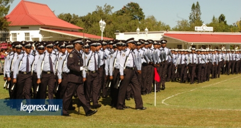 Parade de fin de formation de recrues policières.