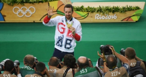 Bradley Wiggins médaillé d'or avec l'équipe britannique lors des Jeux Olympiques de Rio, le 12 août 2016.