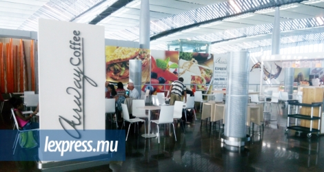 Les trois restaurants de Nandanee Soornack à l’aéroport n’ont plus le droit d’opérer depuis le 30 juin 2016.
