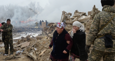 Deuil national, au lendemain du crash d'un Boeing 747 cargo turc sur des habitations près de l'aéroport de Bichkek.