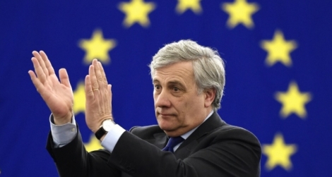 M. Tajani, 63 ans, l'a emporté au quatrième tour de scrutin, par 351 voix contre 282 à M. Pittella.