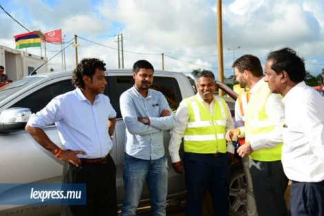 Nando Bodha et des représentants de la RDA ont effectué une visite des lieux sur la nouvelle route menant à l’aéroport, vendredi 3 février.
