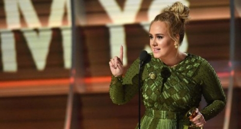 Adele, grande gagnante de la soirée des Grammy Awards, le 12 février 2017.