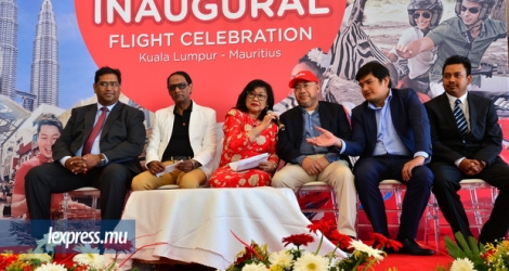 Des représentants mauriciens et malaisiens lors du vol inaugural le 4 octobre dernier.
