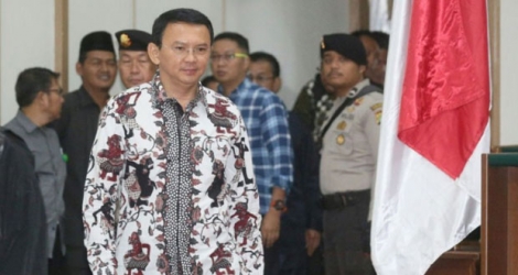 Le gouverneur chrétien de Jakarta, Basuki Tjahaja Purnama, le 13 février 2017 arrive au tribunal.