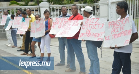 Manifestation de la FTU devant l’Hôtel du gouvernement, le mercredi 15 février.