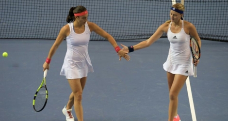 Caroline Garcia et Kristina Mladenovic, alignées en double en équipe de France de Fed Cup, le 13 novembre 2016 à Strasbourg .