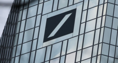 Deutsche Bank annonce le lancement d'une augmentation de capital en vue de lever environ 8 milliards d'euros .
