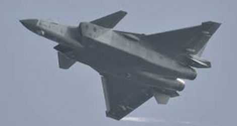 La Chine dispose désormais de son premier chasseur-bombardier furtif.
