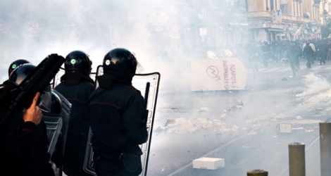 Heurts entre la police et des manifestants protestant contre la venue du chef de la Ligue du Nord Matteo Salvini.