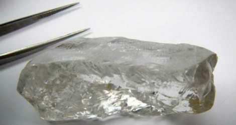 Un énorme diamant de 706 carats a été découvert en Sierra Leone.