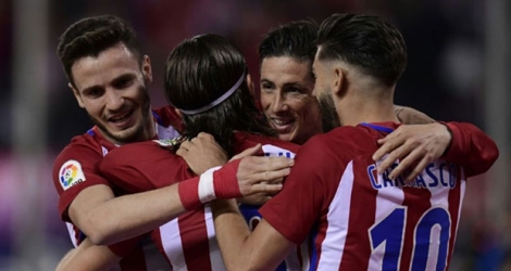 La joie des joueurs de l'Atlético Madrid après le but du défenseur Filipe Luis (2e g) face à la Real Sociedad, le 4 avril 2017 à Vicente-Calderon