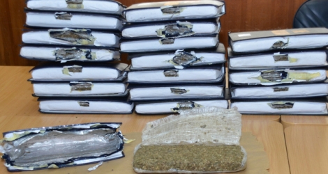 Environ 16 kg de cannabis ont été retrouvés à l'aéroport le 19 mars dernier.