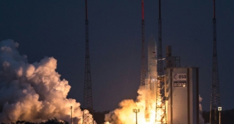 Le lanceur Ariane 5 décolle de Kourou en Guyane, le 14 février 2017 .