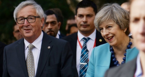 La première ministre britannique Theresa May et le président de la Commission européenne Jean-Claude Juncker, lors d'un sommet de l'Union européenne à La Valette, le 3 février 2017 .