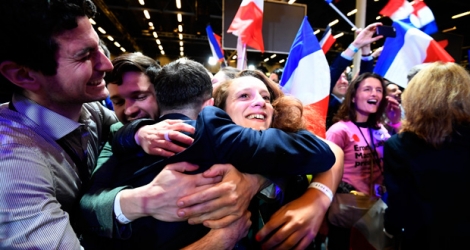 Des supporters d’Emmanuel Macron en bonne position pour le second tour.