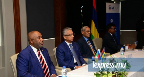 La coopération entre Maurice et Comores s’est consolidée a soutenu Pravind Jugnauth (au centre) lors du Forum des affaires entre les deux pays, jeudi 27 avril.