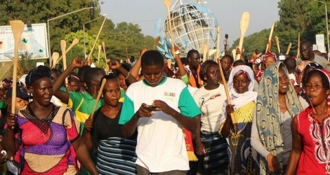Les syndicats du Burkina ont dénoncé lundi à Ouagadougou une «impunité» pour les auteurs de crimes de sang ou économiques sous l’ancien régime.