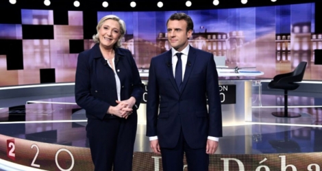 Marine Le Pen (g) et Emmanuel Macron, le 3 mai 2017 à La Plaine-Saint-Denis près de Paris.