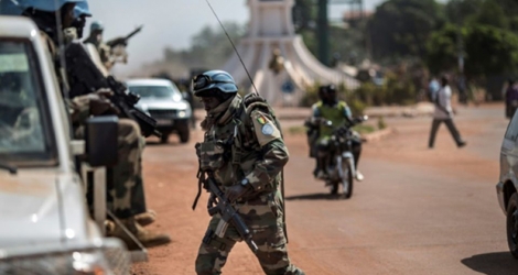 Des soldats sénégalais de la Minusca en, patrouille dans les faubourgs de Bangui.