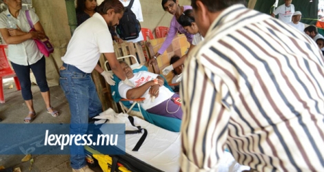 Le SAMU transportant une gréviste à l’hôpital ce mercredi 10 mai.  