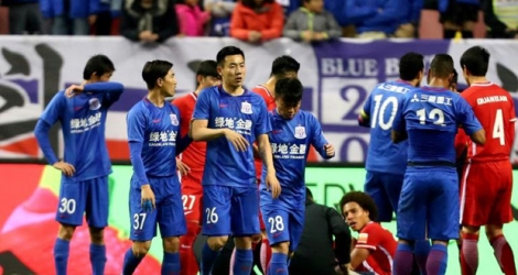 Dès la saison 2018, les clubs devront par ailleurs aligner sur le terrain à chaque match un nombre égal de joueurs étrangers et de footballeurs chinois U23 (moins de 23 ans).